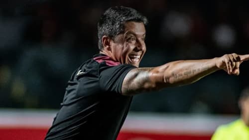 Vitória perde Ba-Vi: técnico Carpini critica desempenho após derrota no clássico