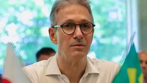 Romeu Zema critica ligação de Flávio Bolsonaro com banqueiro e acirra debate político