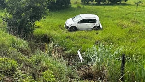 Enfermeiro sofre acidente com carro na BA-650, entre Ipiaú e Ibirataia