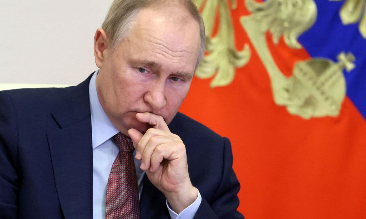 Tribunal Penal Internacional emite mandado de prisão contra Putin por crimes de guerra na Ucrânia