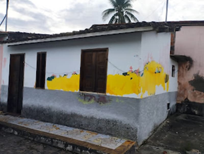 Classificado: Vende-se uma casa no centro de Ibirataia