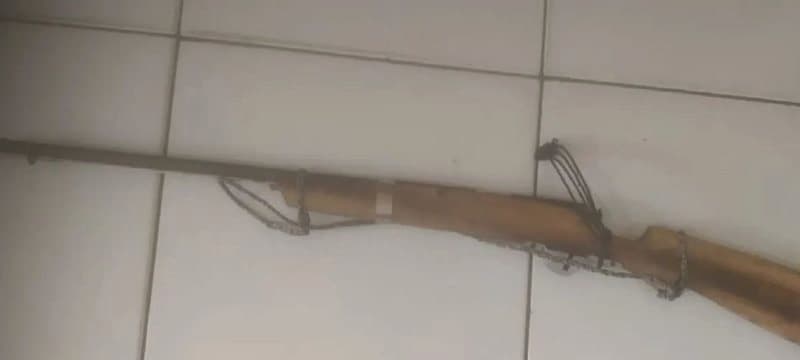 Adolescente invade escola para matar ex-colega e diretora