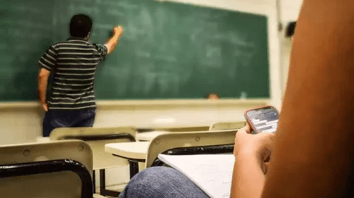 Senado aprova proibição do uso de celular nas escolas e norma entra em vigor em 2025