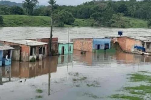 Chuvas deixam quatro mortos e expulsam 7 mil pessoas de casa na Bahia