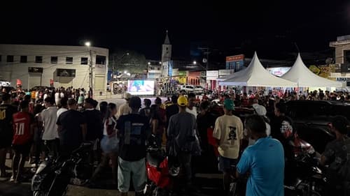 Ibirataia: Multidão acompanha com emoção a Final da Libertadores 2025 na Praça 7 de Setembro