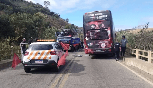 Ônibus da dupla César Menotti e Fabiano se envolve em acidente
