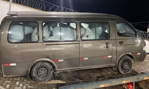Van é encontrada com parte de carga de cacau que havia sido roubada em Wenceslau Guimarães
