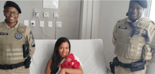 Mulher dá à luz às margens de rodovia a caminho da maternidade