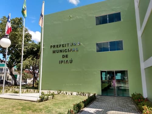 Prefeitura de Ipiaú anuncia que vai lançar concurso público para ocupar vagas de servidores aposentados