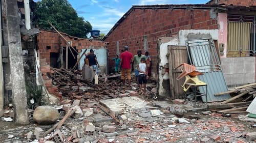 Ibirataia: Casa desaba próximo ao Rodeio e morador sai ileso