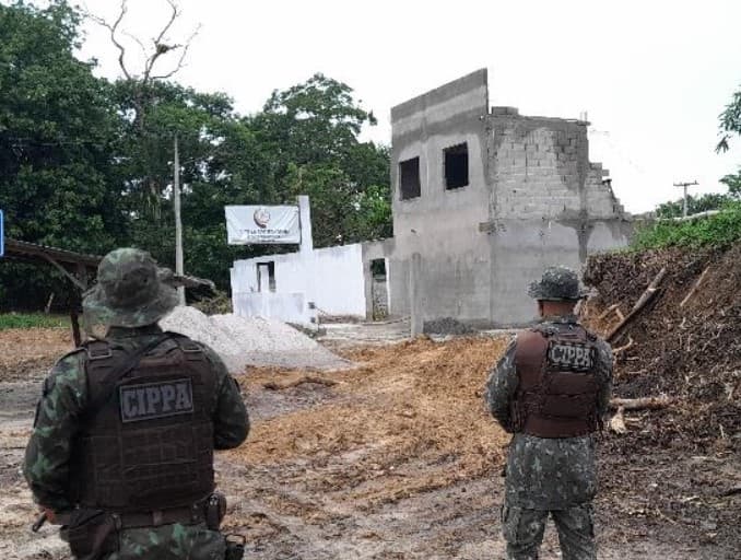 PM prende homem que desmatava e extraía minérios em Porto Seguro