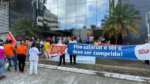 Trabalhadores da educação paralisam atividades por 48 horas na Bahia