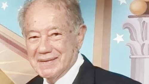 Advogado de 83 anos morre eletrocutado ao mexer em pisca-pisca em Ilhéus