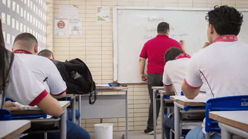 Professor pode ter direito a valores ao ultrapassar limite de aulas, aponta entendimento da Justiça