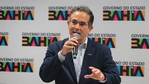 Governo da Bahia anuncia mudanças no secretariado e suspende leilão do antigo Colégio Odorico Tavares