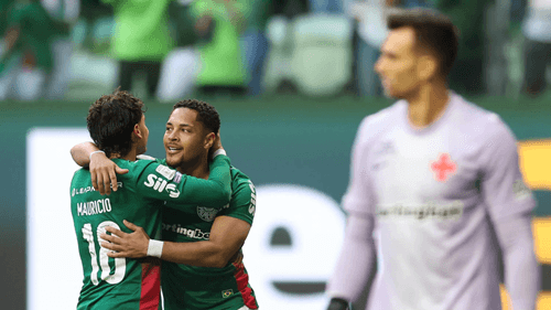 Palmeiras goleia Vasco e amplia liderança no Brasileirão