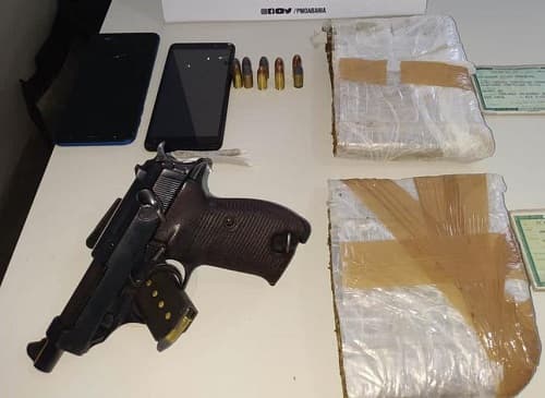 Ubaitaba: Dupla armada é presa com pistola e drogas dentro de ônibus