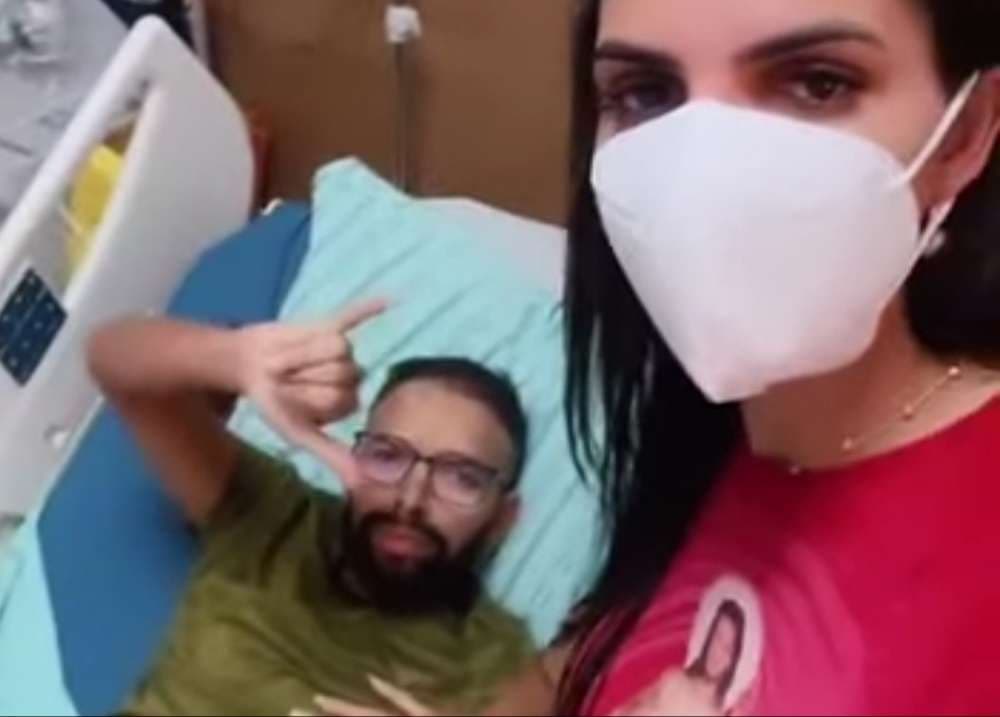 Cantor da banda Unha Pintada recebe alta após 15 dias internado