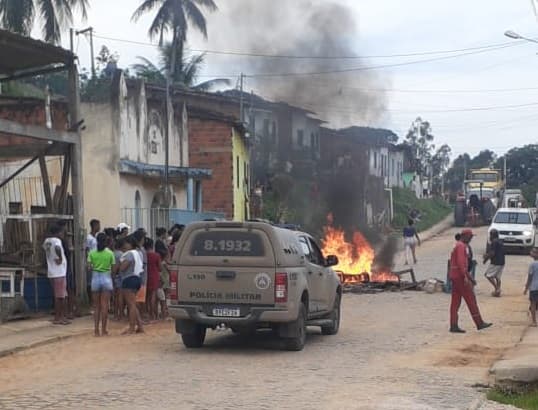 Apuarema: Famílias prejudicadas por rompimento de barragens protestam e cobram promessa de construção de novas casas