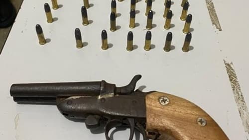 PM prende homem com revólver em Camamuzinho