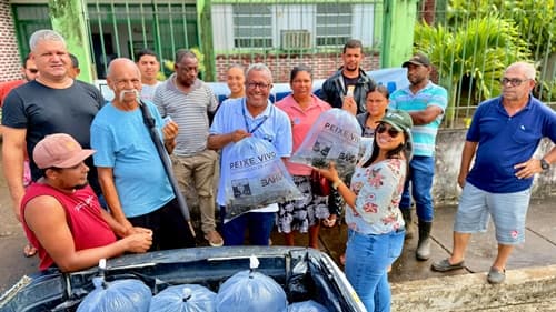 Ibirataia: Prefeitura realiza segunda entrega de alevinos e fortalece piscicultura no município