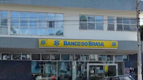 Homem é preso em flagrante após invadir agência bancária pelo telhado e furtar armas na Bahia