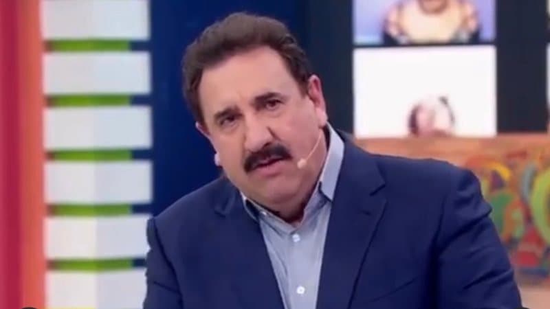 Apresentador Ratinho é internado e passa por cirurgia