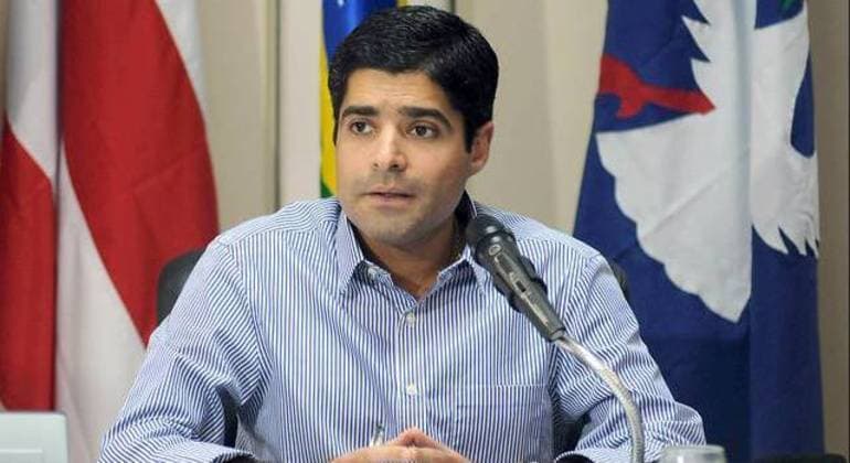ACM Neto lidera disputa ao Governo da Bahia, indica pesquisa