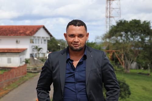 Ibirataia: Feliz Aniversário Carlos do Pague Leve’s!