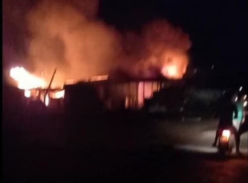 Incêndio destrói fábrica de colchões em Cruz das Almas
