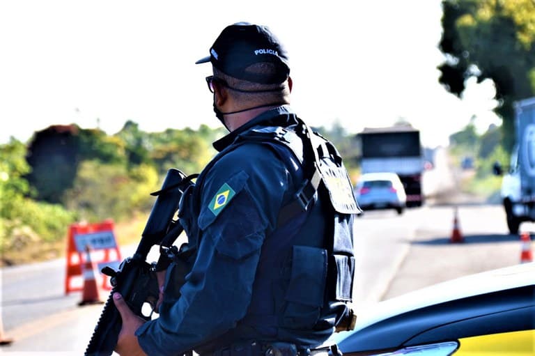 PRF prende homem por importunação sexual em ônibus na Bahia