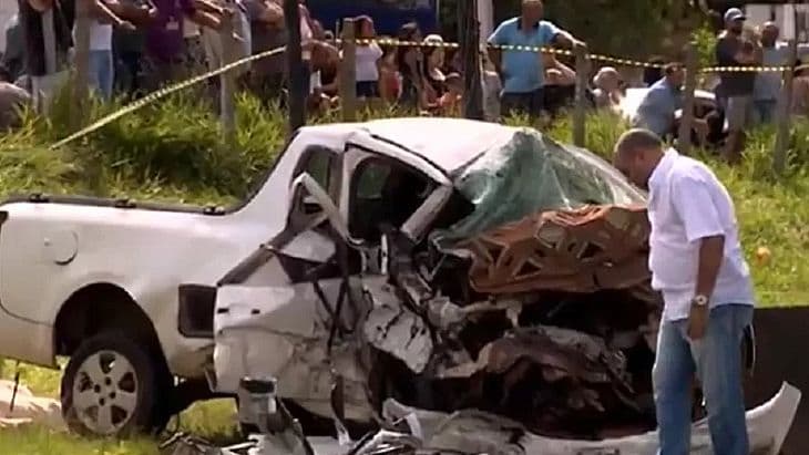 Motorista na contramão bate em dois carros e quatro morrem em rodovia