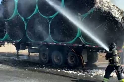 Incêndio consome carga de algodão em carreta em Guanambi