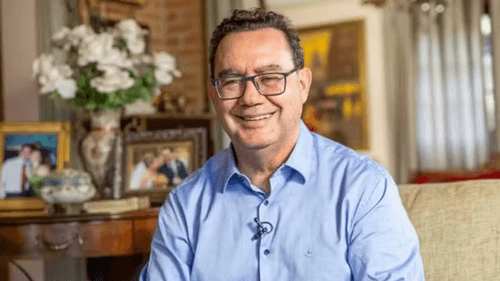 Jornalista da Globo questiona Augusto Cury após críticas a Lula