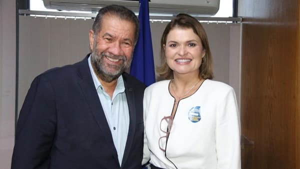 Ibirataia: Prefeita se reúne com Ministro da Previdência para discutir desafios financeiros do município