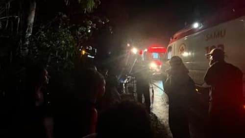 Ônibus tomba na BR-101, no sul da Bahia; quatro ficam feridos, duas em estado grave