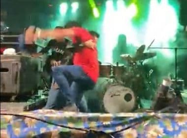 Palco desaba em apresentação de banda durante festa junina em Ipirá