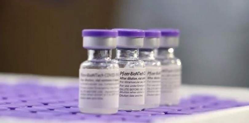 Vacina da Pfizer reduz em 51% risco de pegar covid 13 dias após 1º dose, mostra estudo