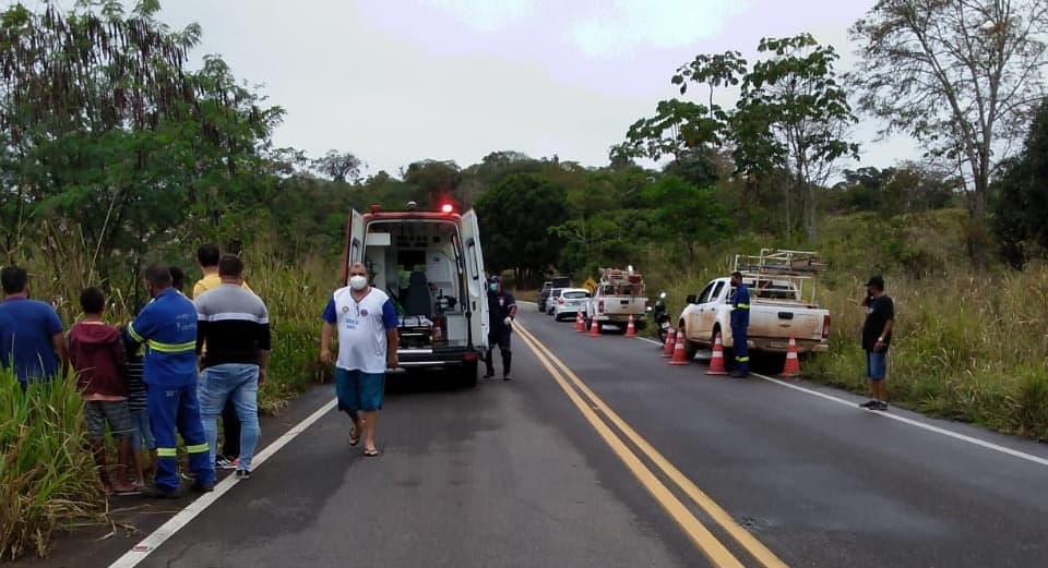Ibirataia: Carro ocupado por 5 pessoas sai da pista e cai em barranco na BA-650