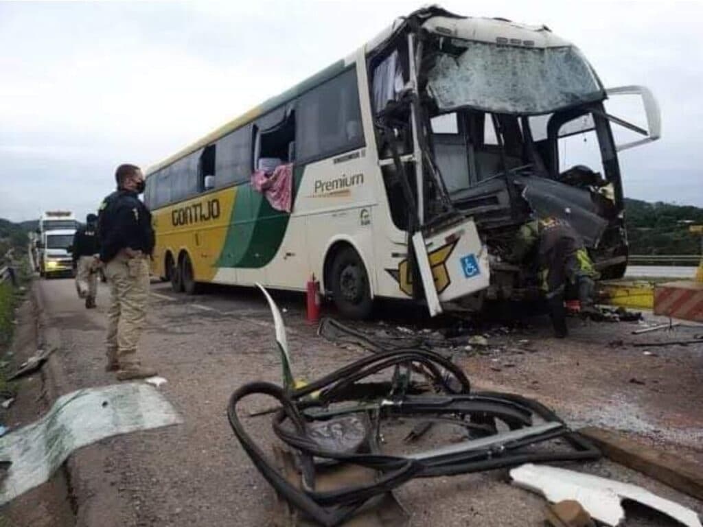 Acidente com ônibus da Gontijo que saiu da Lapa-BA para São Paulo deixa 20 feridos