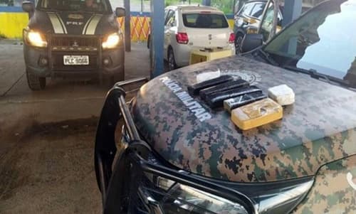 Jovem de 19 anos é presa com maconha, crack e cocaína em ônibus na BR-116