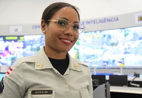 Policial baiana de 23 anos é aprovada em medicina em 42 universidades federais