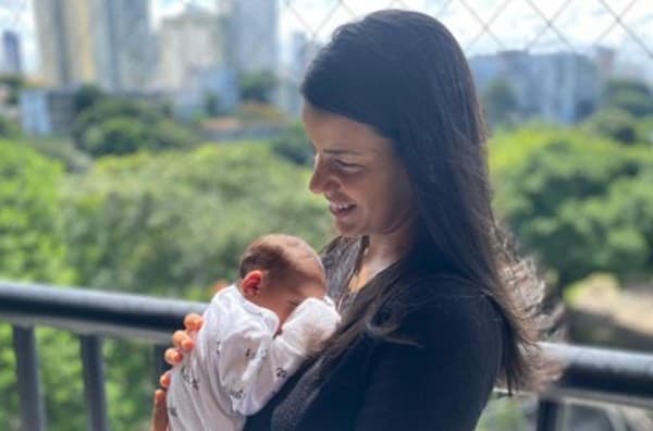 Após mãe ser imunizada, bebê nasce com anticorpos contra a Covid-19 na Bahia