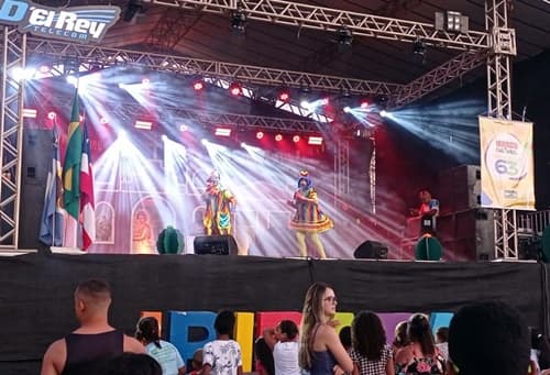 No terceiro dia da Virada Cultural em Ibirataia teve o espetáculo vibrante dos Palhaços Pirulito e Paçoca