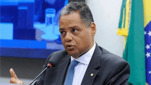 Antonio Brito Retira Candidatura e PSD Declara Apoio a Hugo Motta para Presidência da Câmara