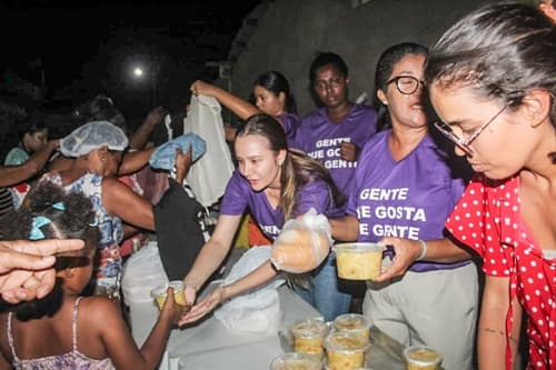 Ibirataia: Dra. Ananda lidera iniciativa solidária para auxiliar famílias carentes no município