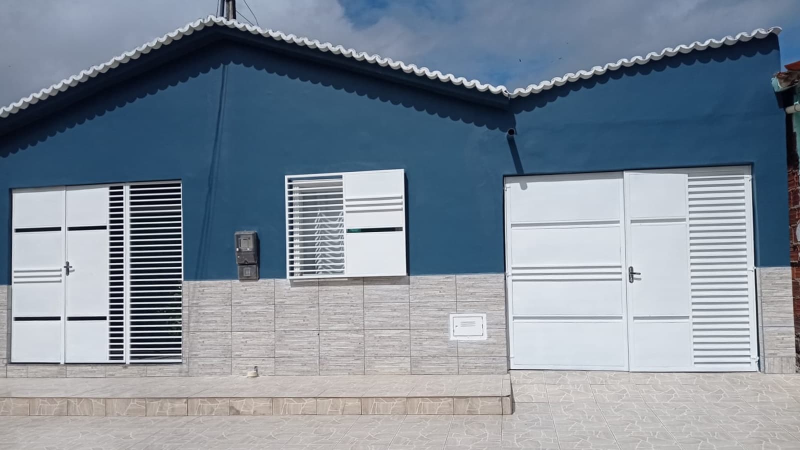 Ibirataia: Vende -se uma casa no Bairro Manoel Pereira