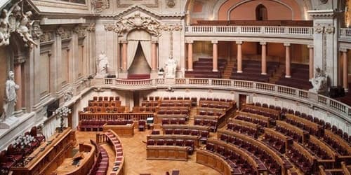 Eleições terminam em Portugal com abstenção entre 32% e 46,5%