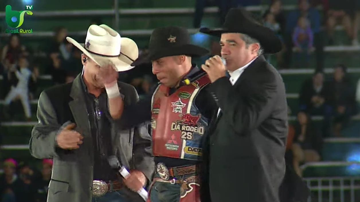 Ibirataia: O ibirataense Maciel Santana é homenageado no campeonato nacional de rodeios como o sétimo no ranking brasileiro