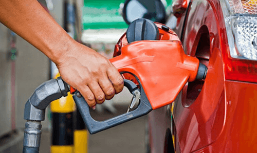 Petrobras anuncia nova redução no preço da gasolina para distribuidoras